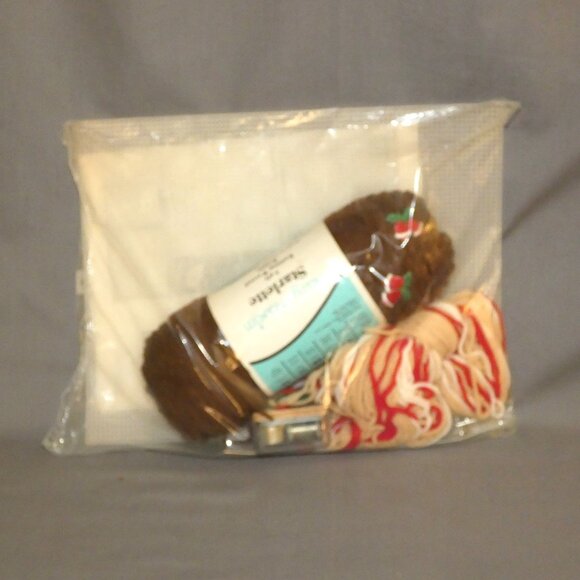 Mary Maxim Plastic Canvas Kit Musical Village General Store #37222 New Unopened - Picture 3 of 3